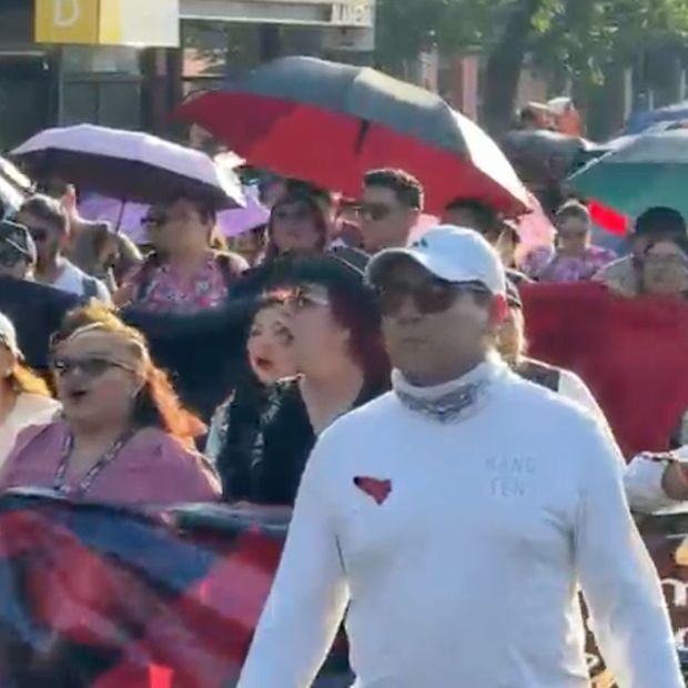 Trabajadores del IMSS realizan movilización en la capital queretana